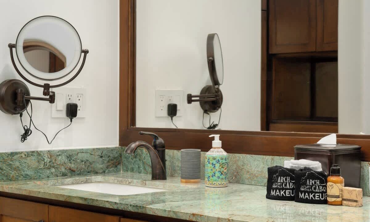 Photo of Bathroom in Buzzards