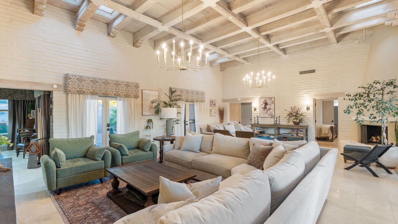 Photo of Livingroom in Carefree Fore