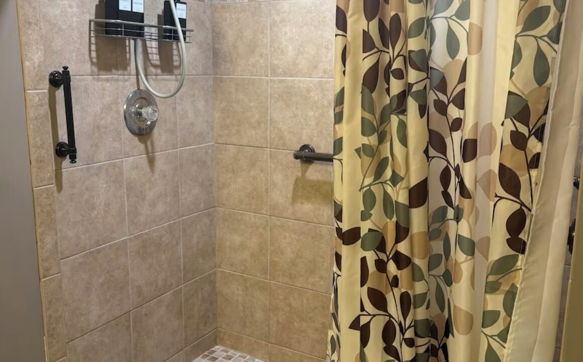 Photo of Bathroom in Oak Knoll Village
