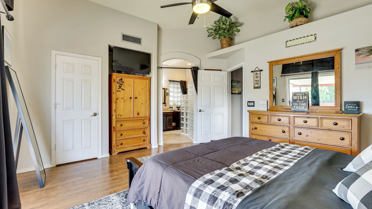Photo of Bedroom in Paradise Valley Village