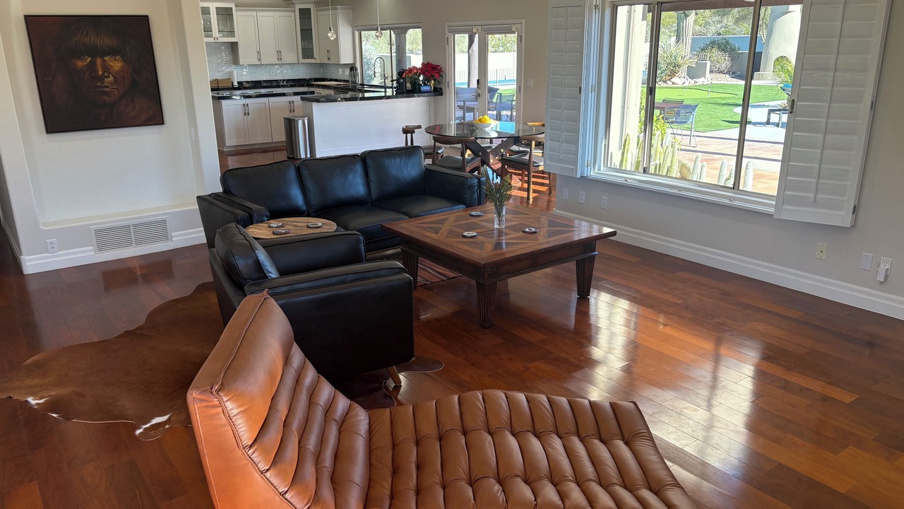 Photo of Livingroom in Pinnacle Peak Vistas III