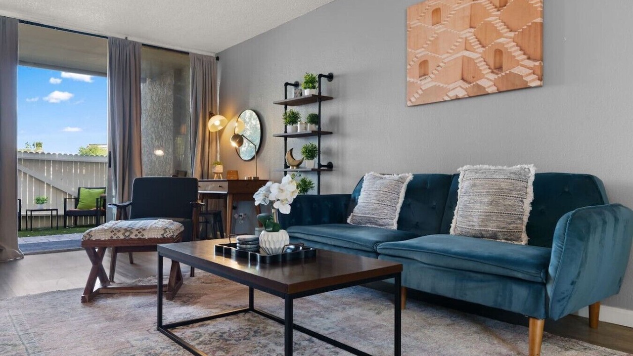 Photo of Livingroom in Entertainment District