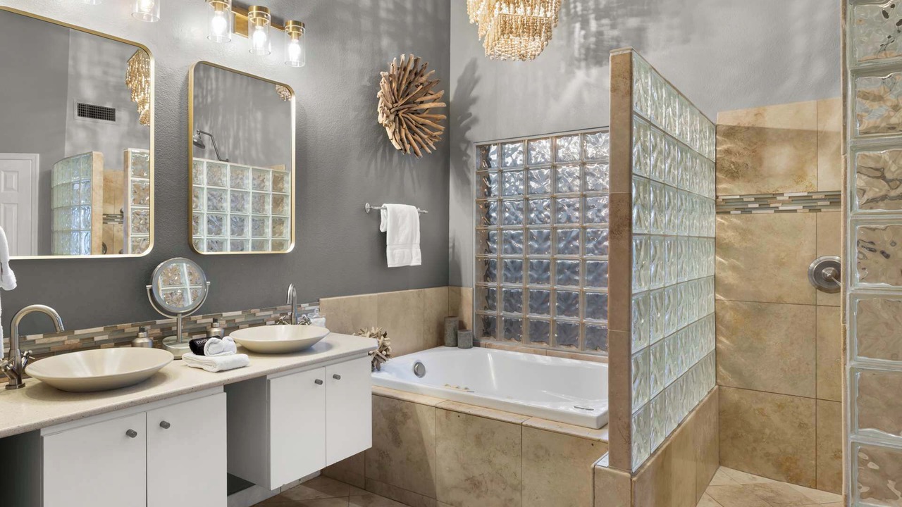 Photo of Bathroom in Paradise Park Vista