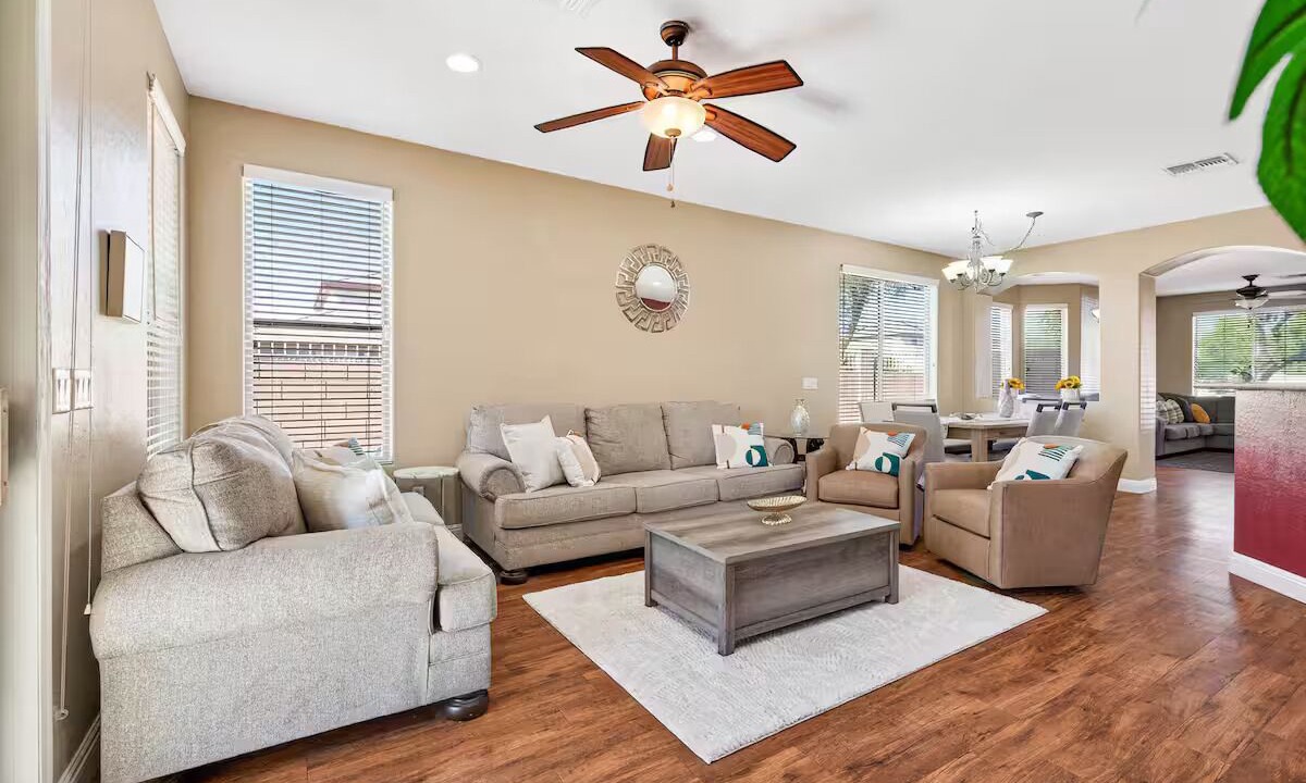 Photo of Livingroom in South Mountain