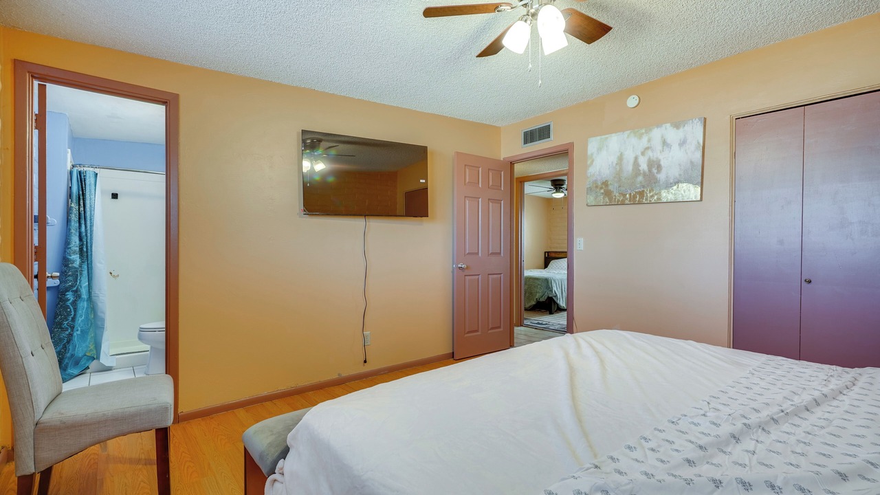Photo of Bedroom in Groves Lincoln Park