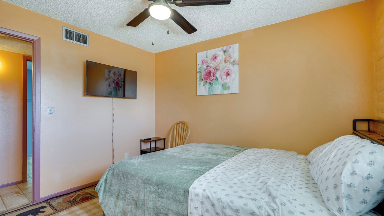 Photo of Bedroom in Groves Lincoln Park