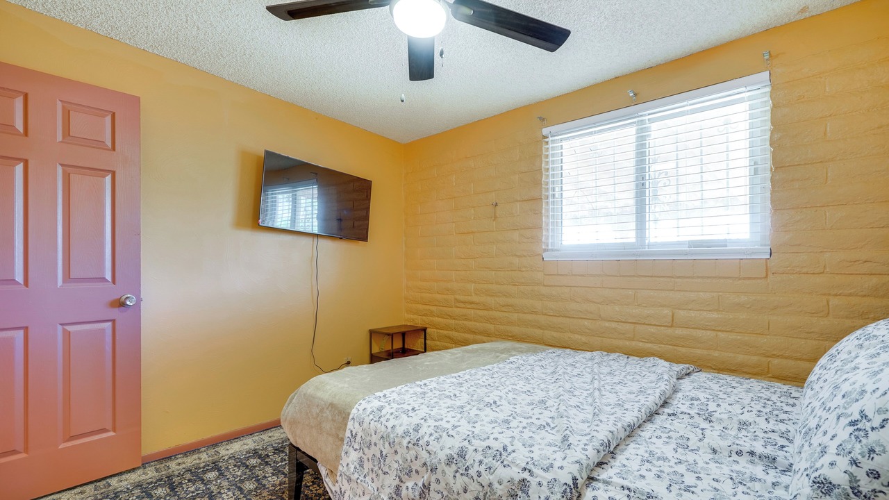 Photo of Bedroom in Groves Lincoln Park