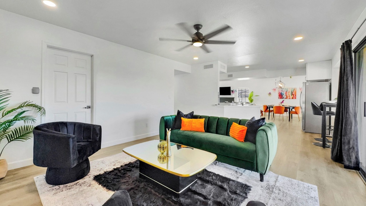 Photo of Livingroom in Paradise Valley Village