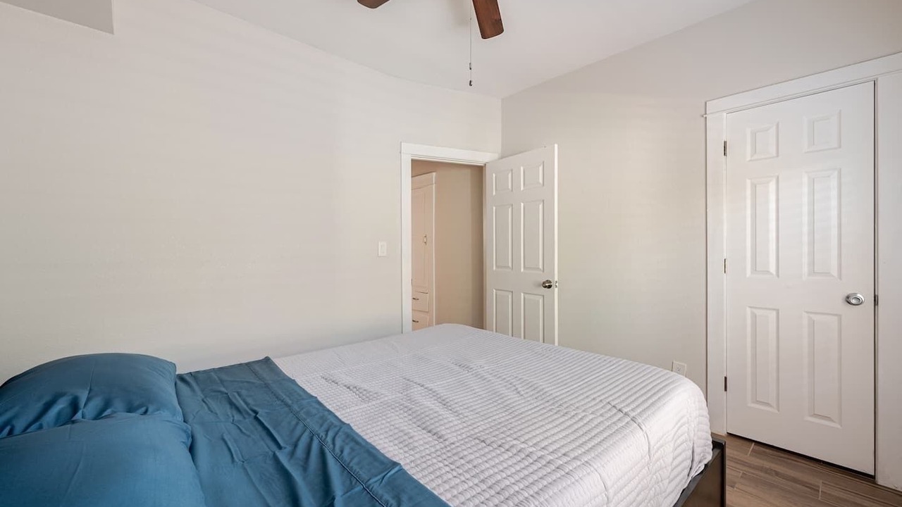 Photo of Bedroom in Garfield