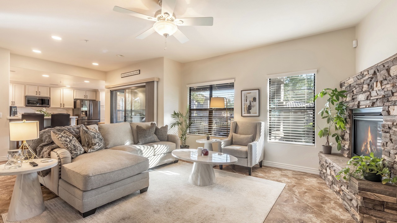 Photo of Livingroom in Desert Ridge