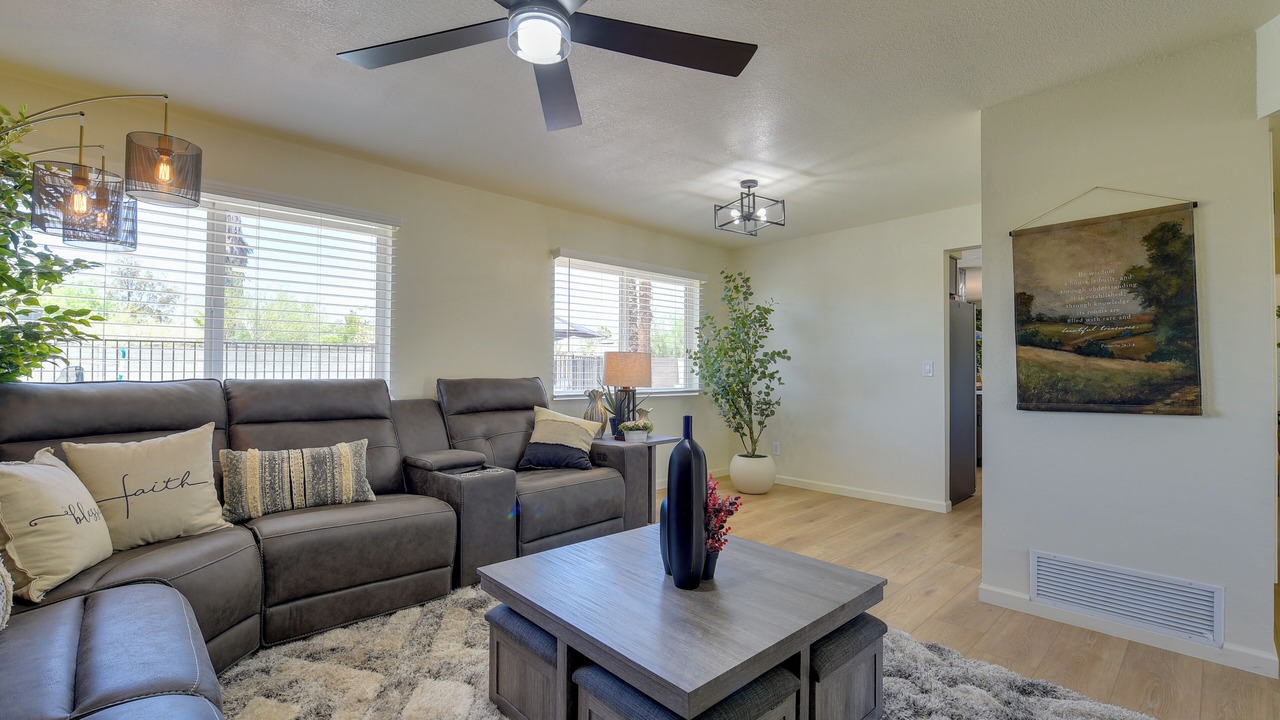 Photo of Livingroom in Metropolitan