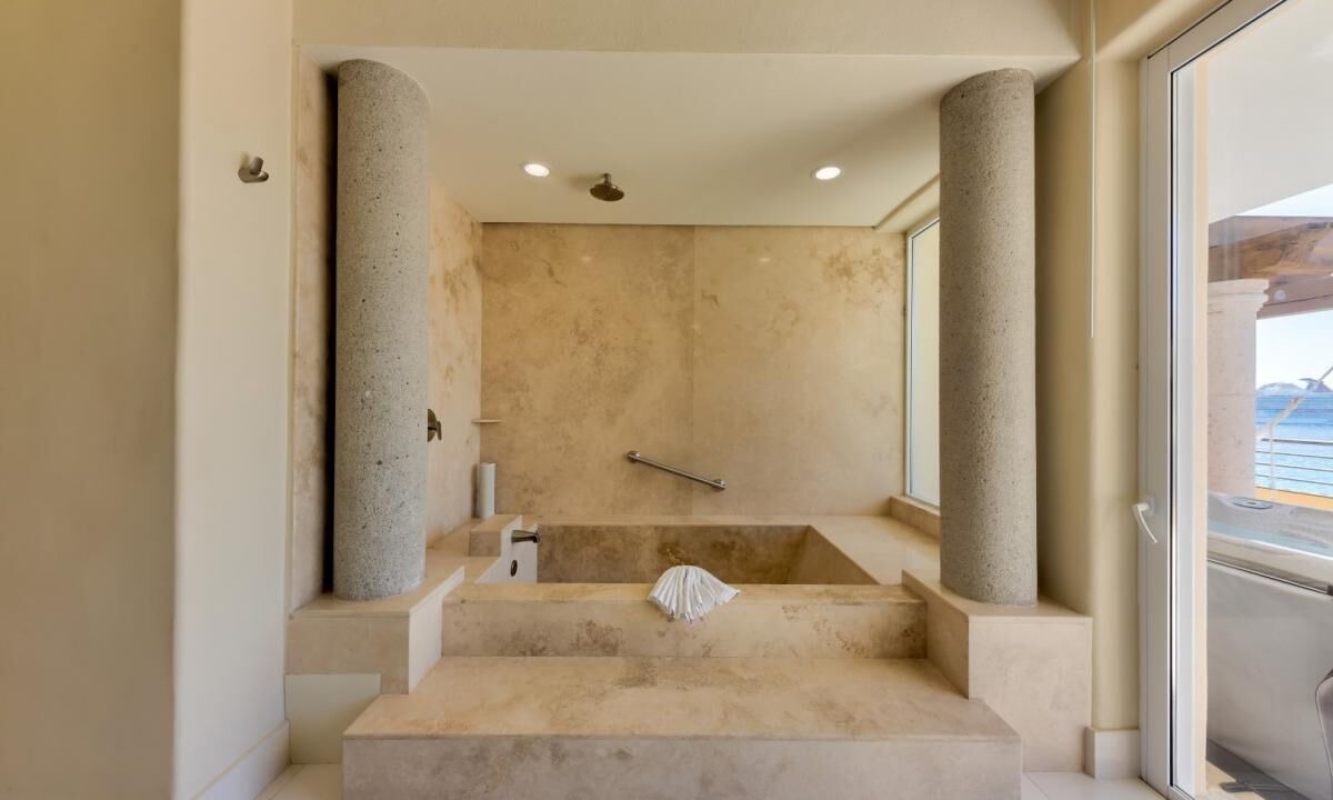 Photo of Bathroom in Ildefonso Green