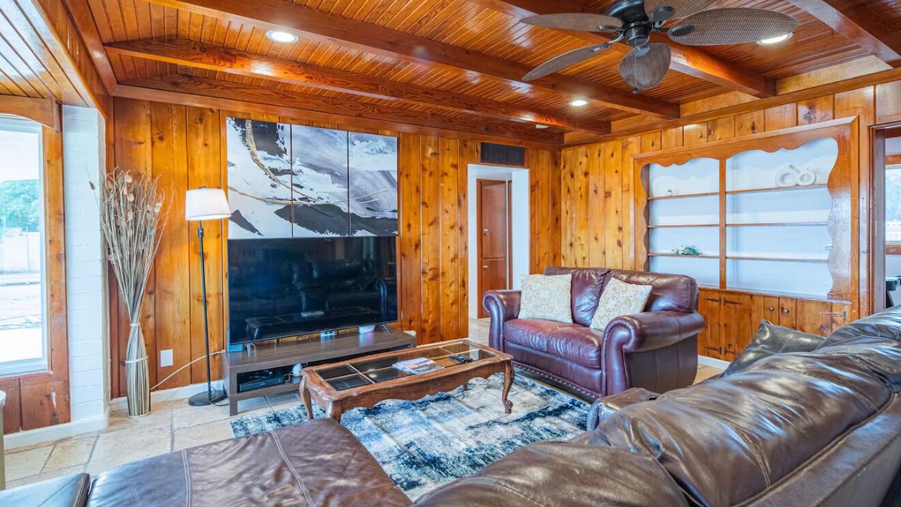 Photo of Livingroom in Coldwater Springs