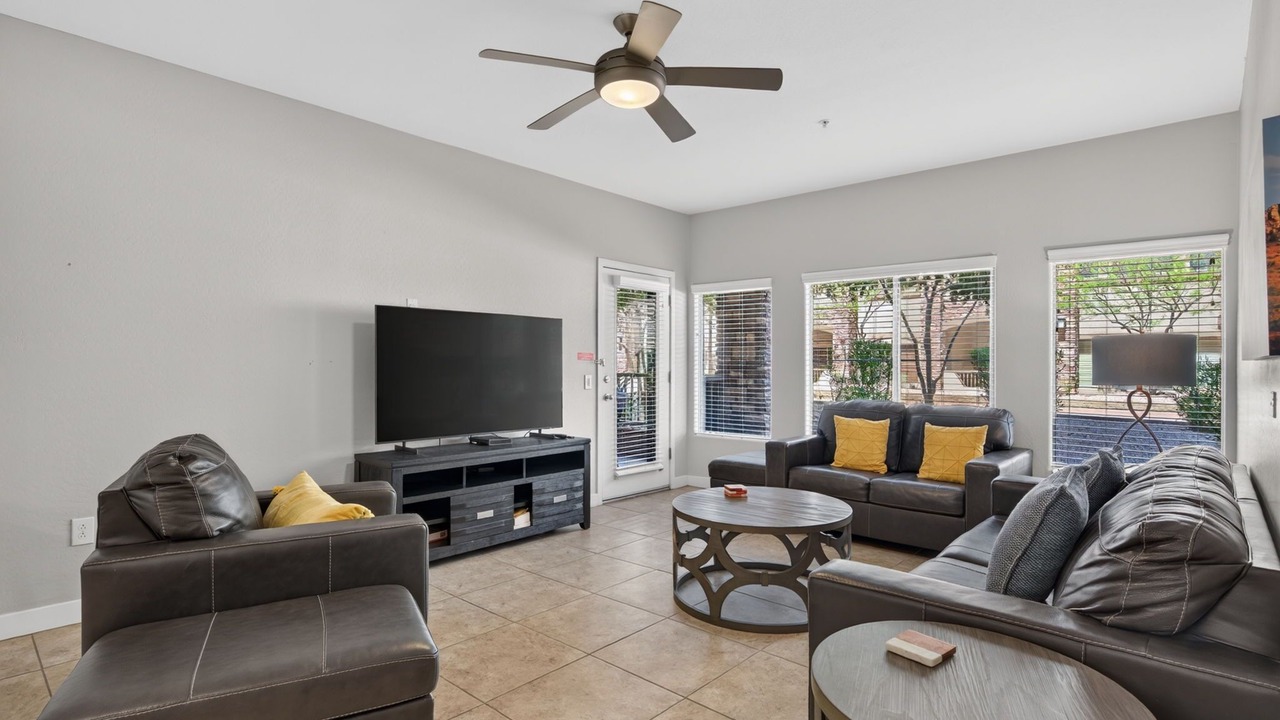 Photo of Livingroom in Desert Ridge