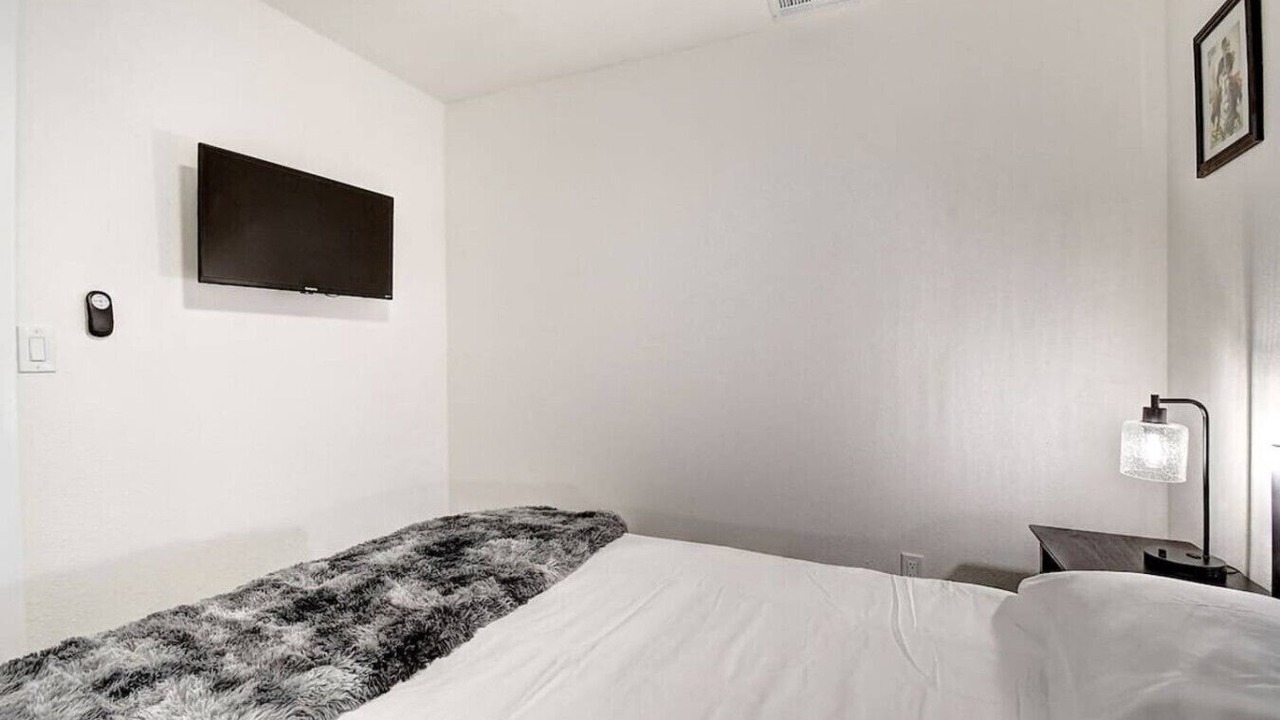 Photo of Bedroom in Paradise Valley Village