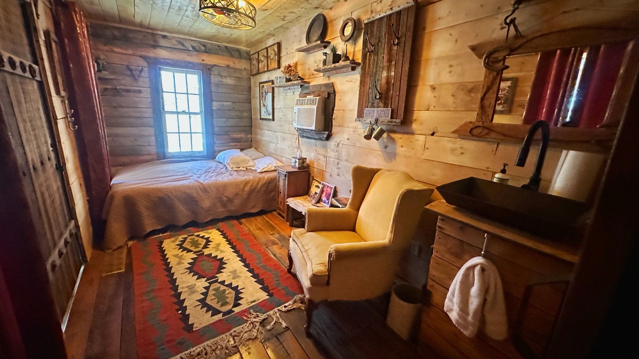 Photo of Bedroom in New River