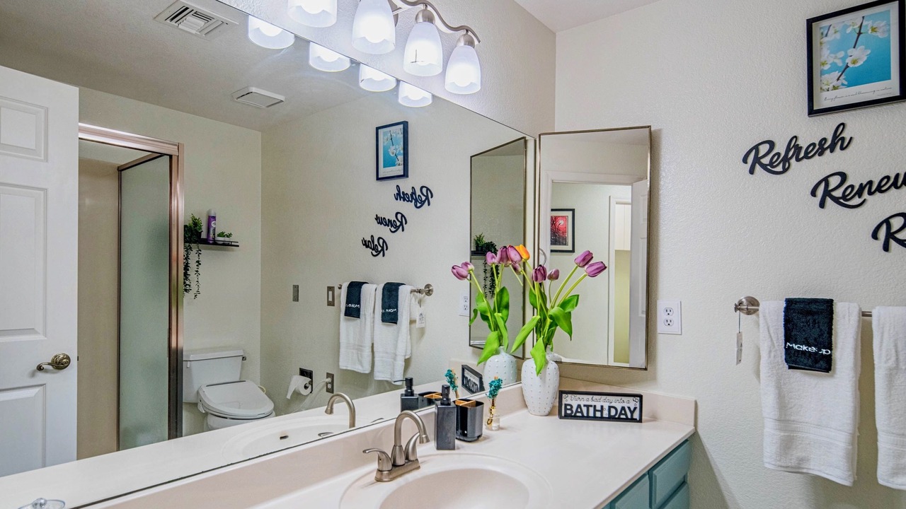 Photo of Bathroom in Continental Foothills