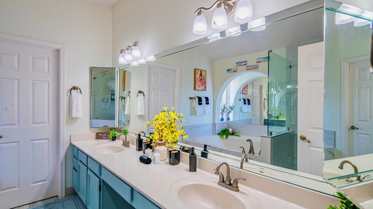 Photo of Bathroom in Continental Foothills