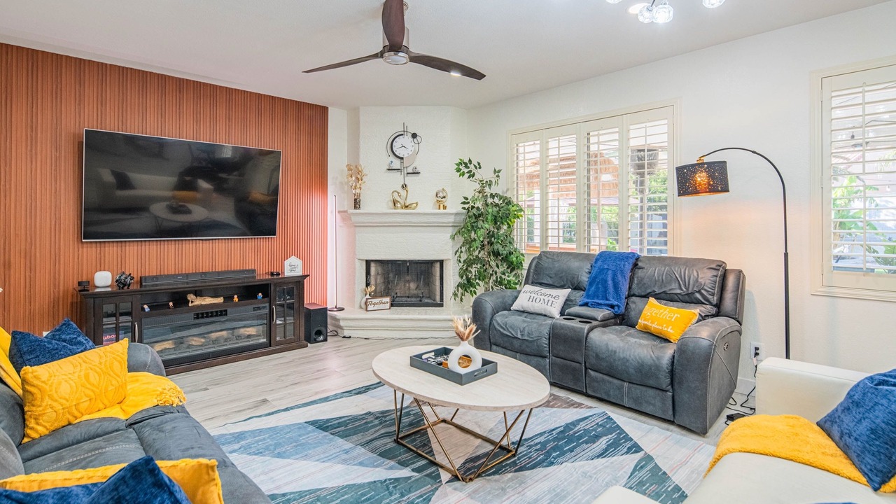 Photo of Livingroom in Continental Foothills
