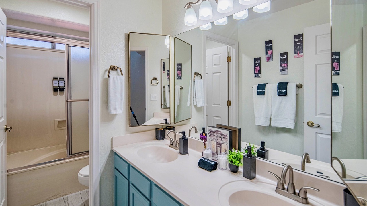 Photo of Bathroom in Continental Foothills