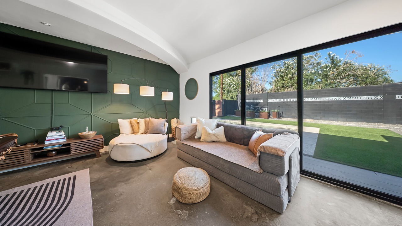 Photo of Livingroom in Encanto