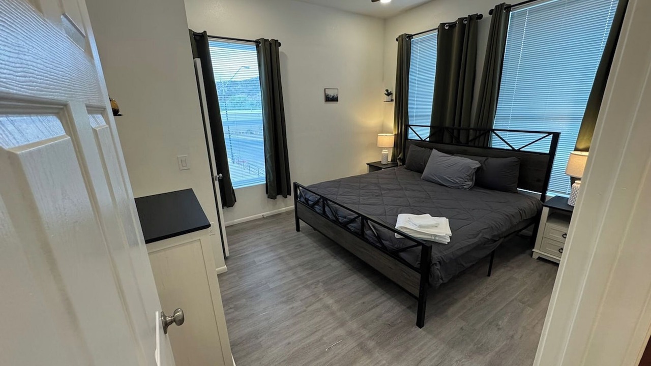 Photo of Bedroom in Globe