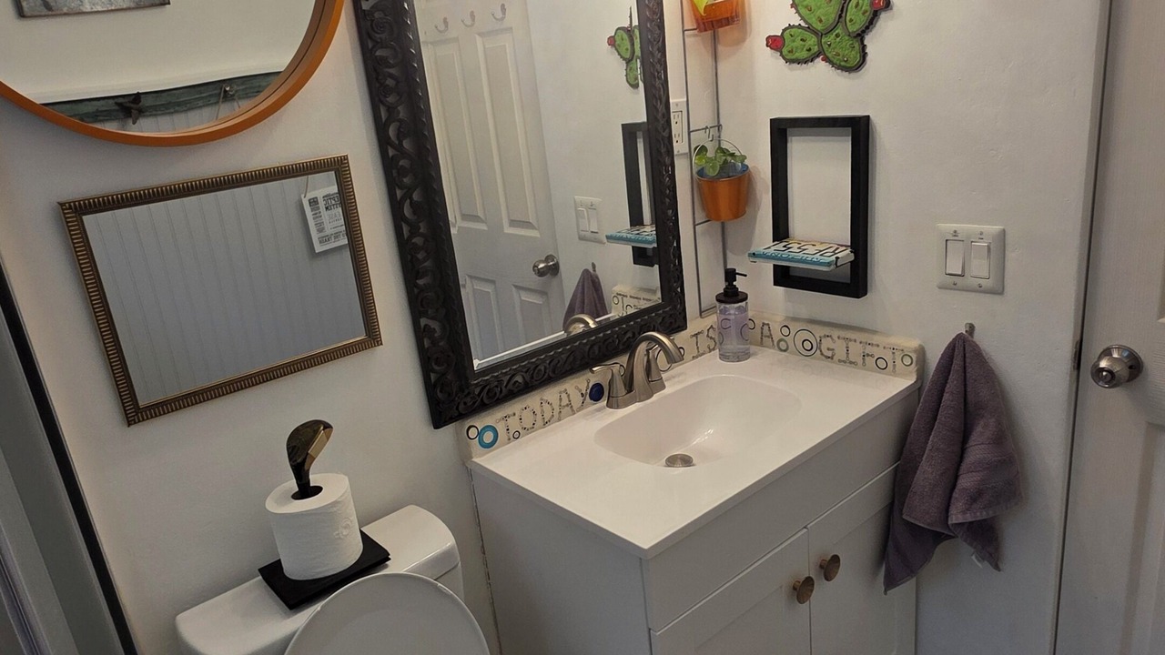 Photo of Bathroom in Oak Knoll Village