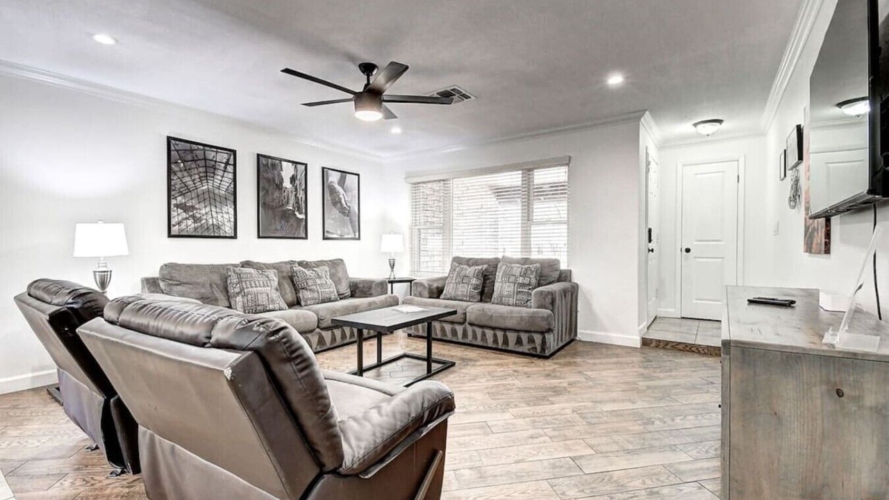 Photo of Livingroom in Paradise Valley Village