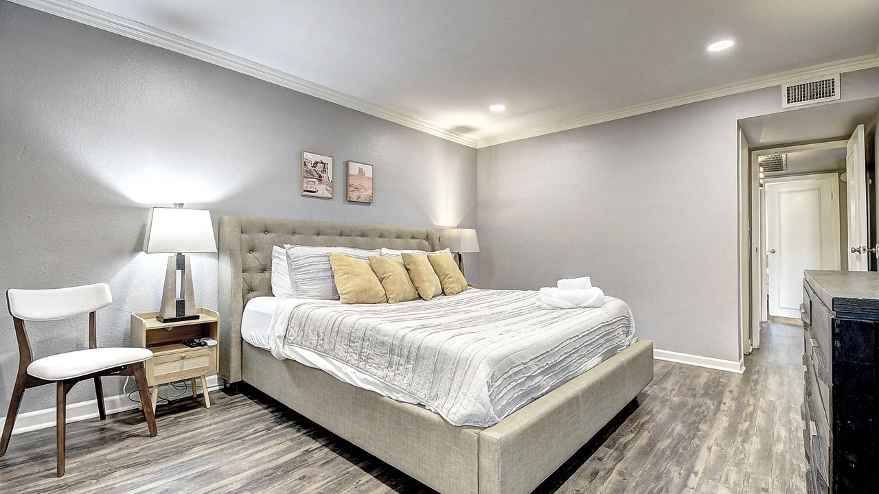 Photo of Bedroom in Entertainment District