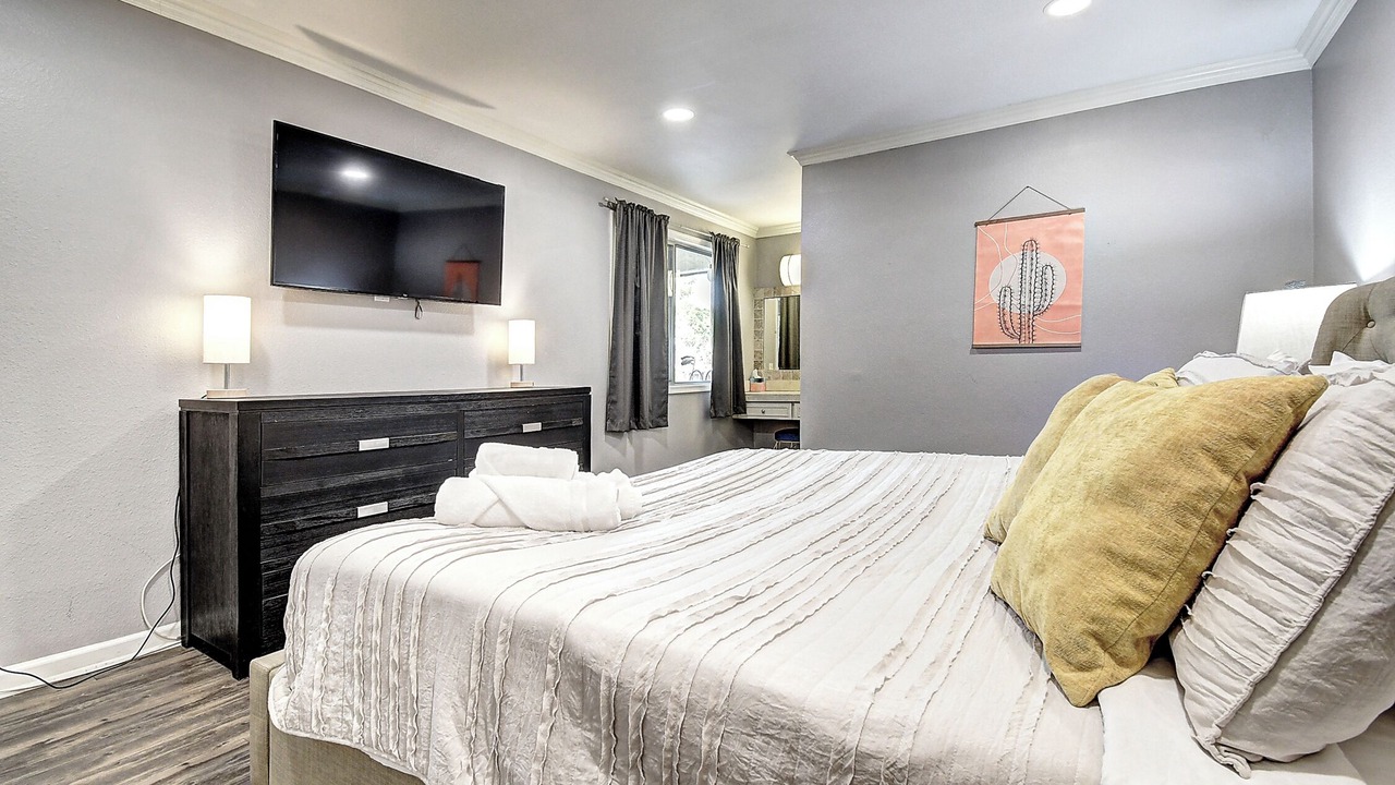 Photo of Bedroom in Entertainment District