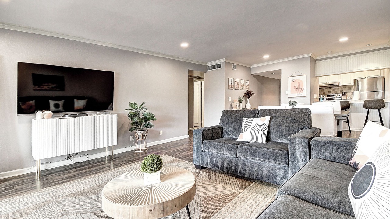 Photo of Livingroom in Entertainment District
