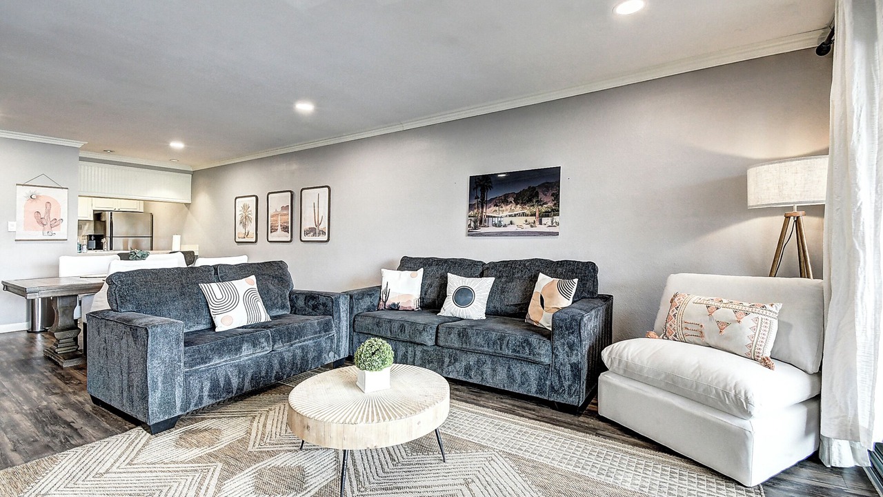Photo of Livingroom in Entertainment District
