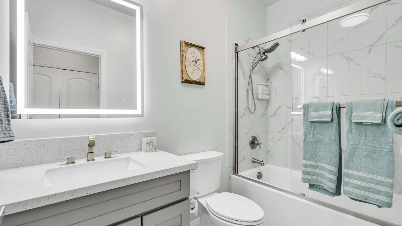 Photo of Bathroom in Barrio Hollywood