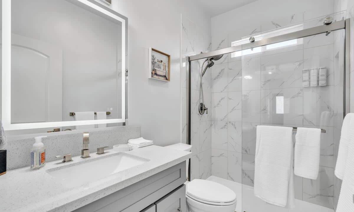 Photo of Bathroom in Barrio Hollywood