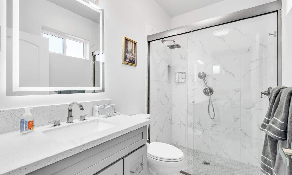 Photo of Bathroom in Barrio Hollywood