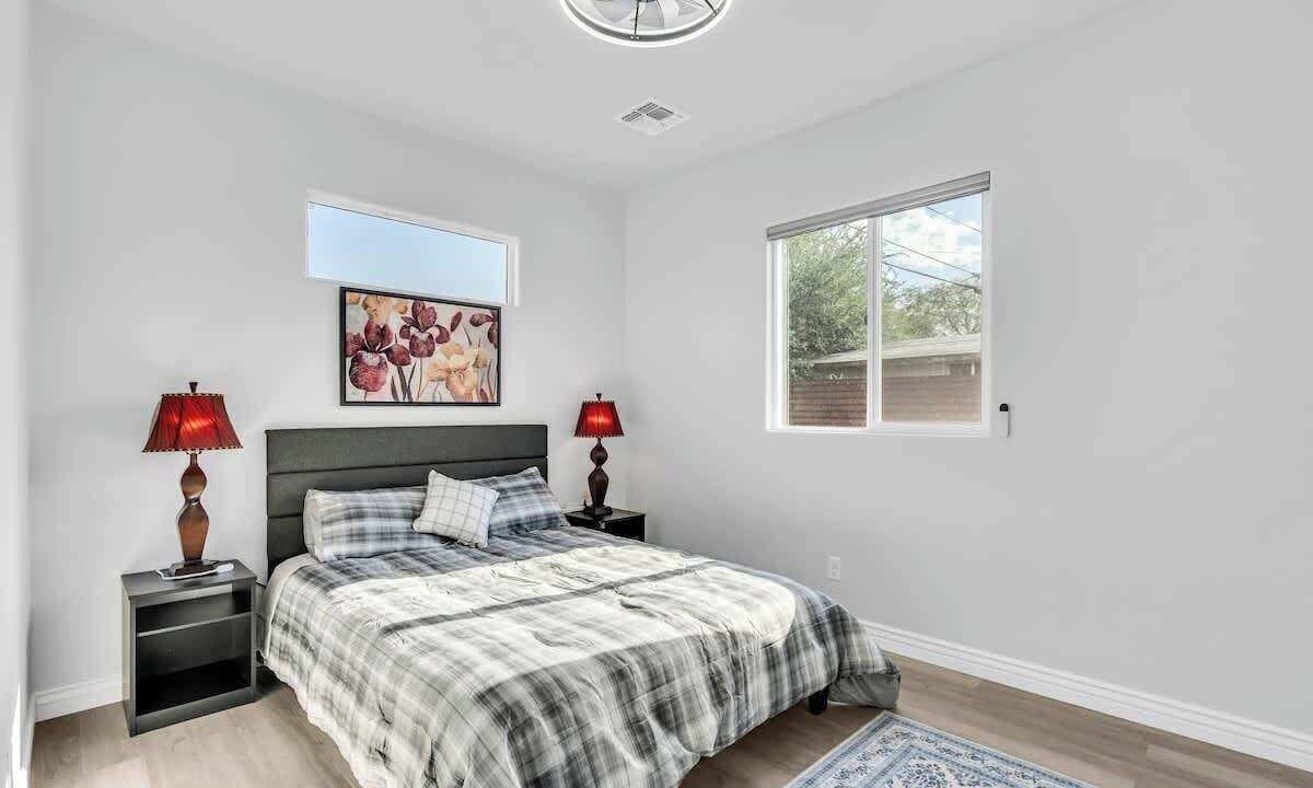 Photo of Bedroom in Barrio Hollywood