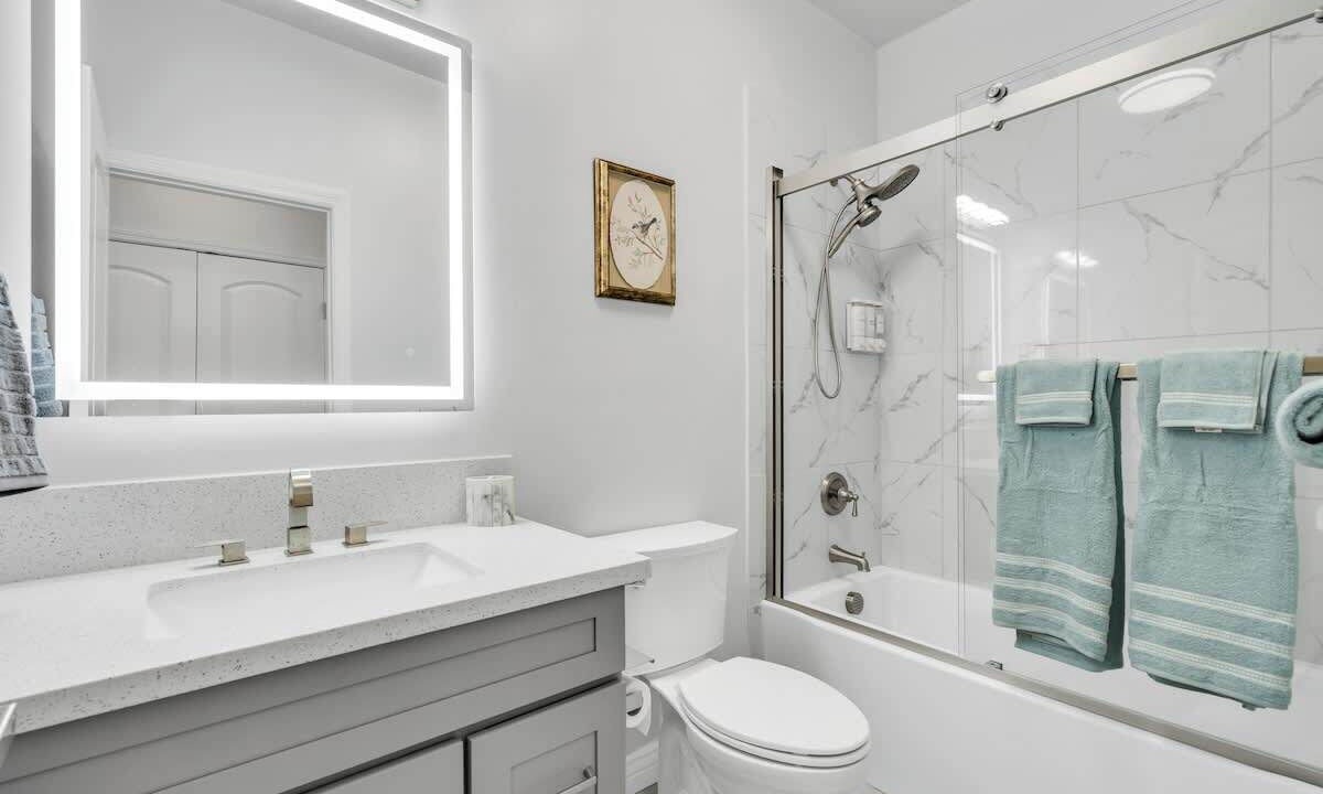 Photo of Bathroom in Barrio Hollywood