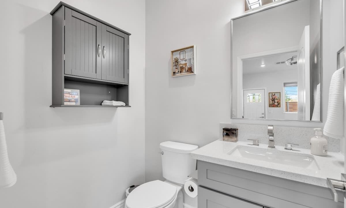 Photo of Bathroom in Barrio Hollywood