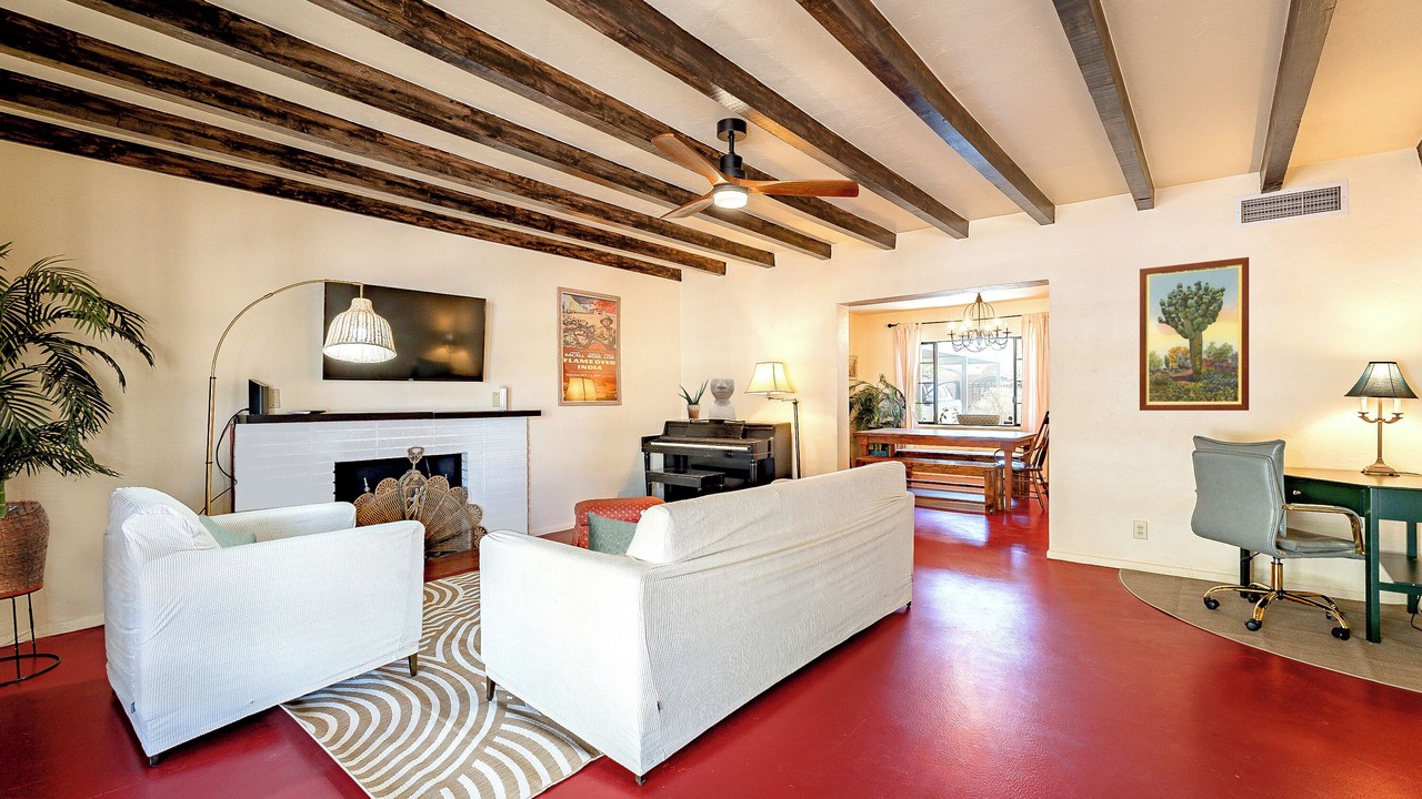 Photo of Livingroom in Peter Howell