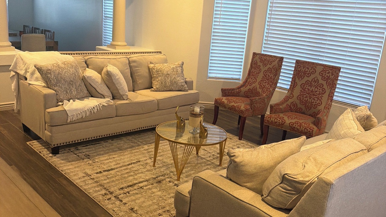Photo of Livingroom in Pleasant Valley