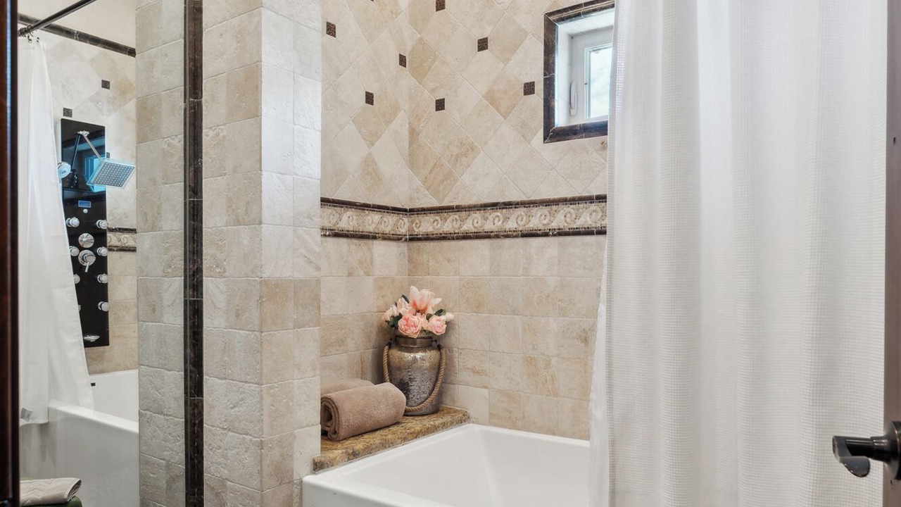 Photo of Bathroom in Lincoln Heights