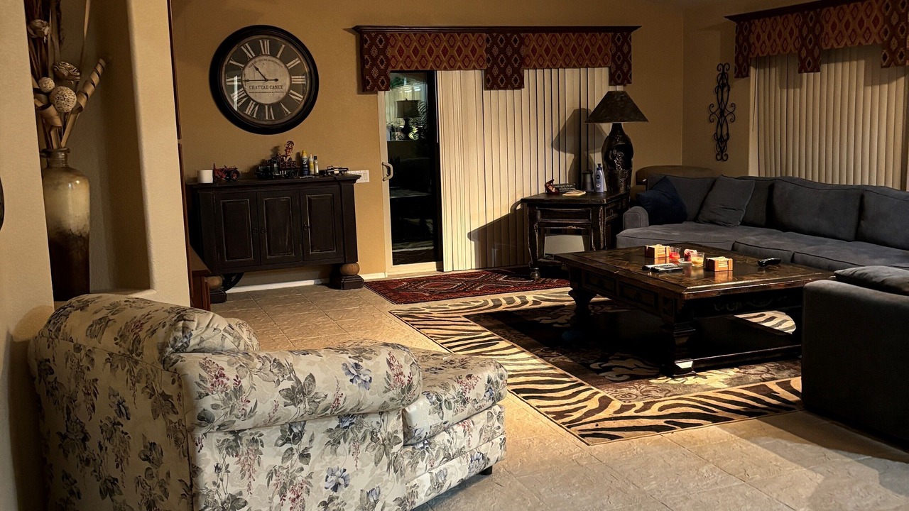Photo of Livingroom in Gold Canyon