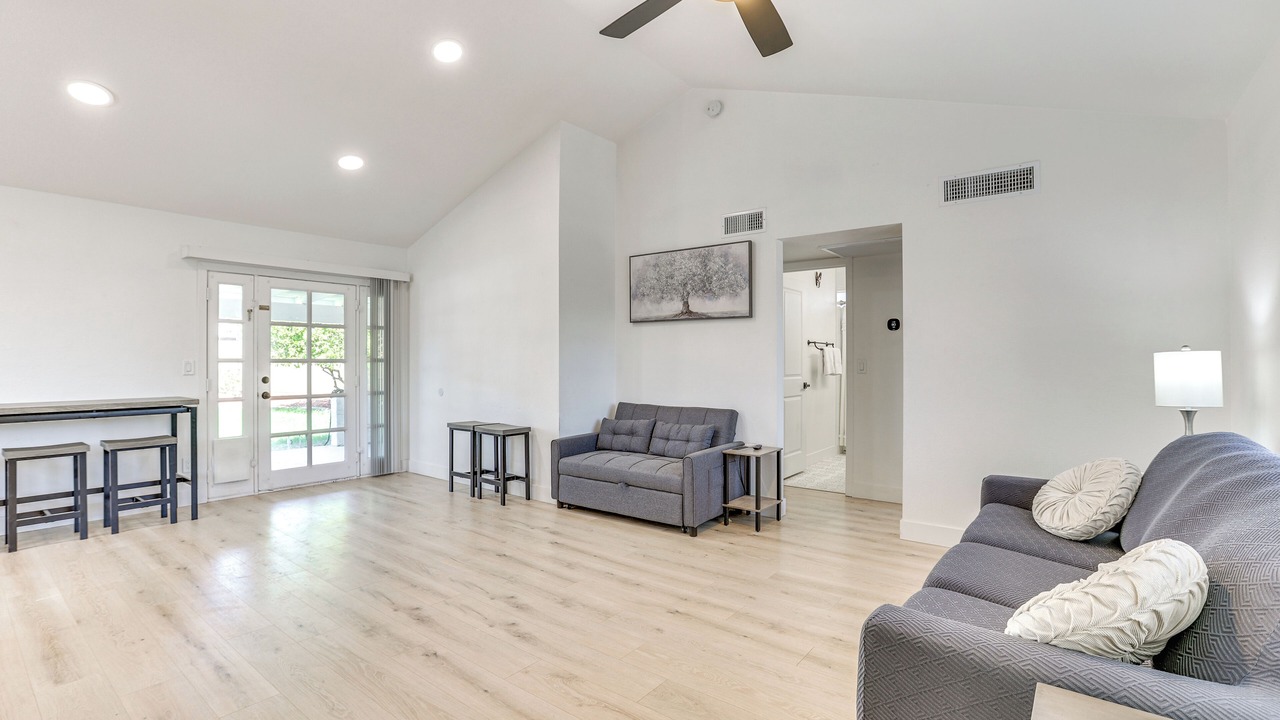 Photo of Livingroom in Overland Trail
