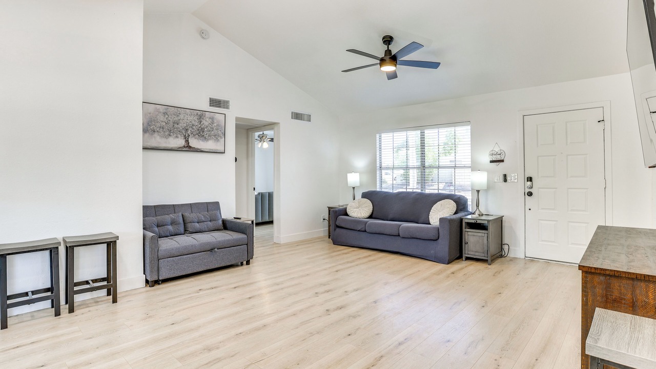 Photo of Livingroom in Overland Trail