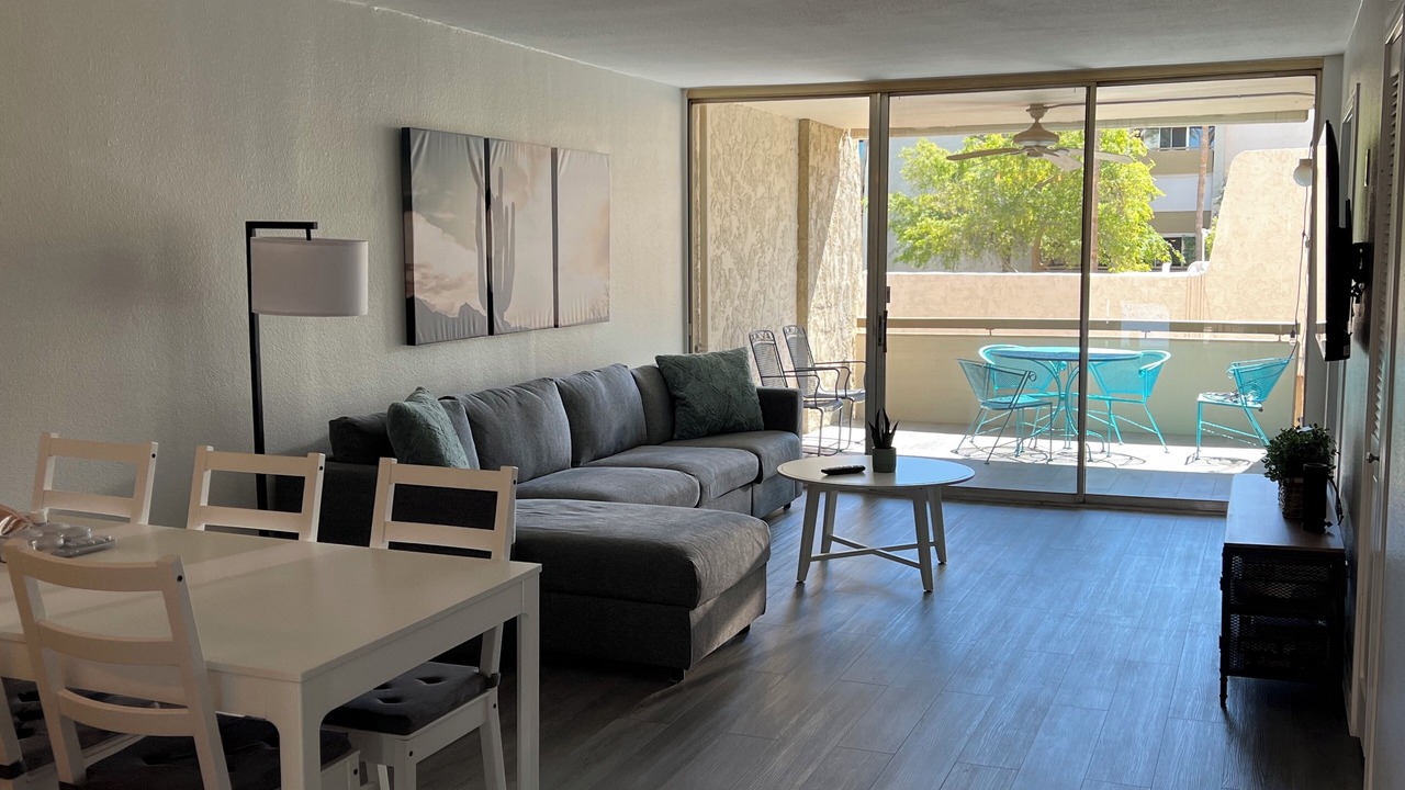 Photo of Livingroom in Entertainment District