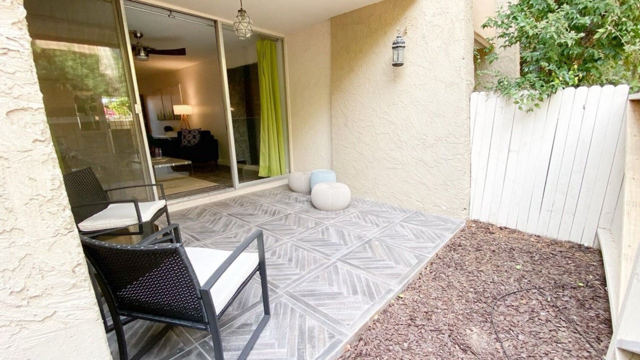 Photo of Patio Balcony in Entertainment District