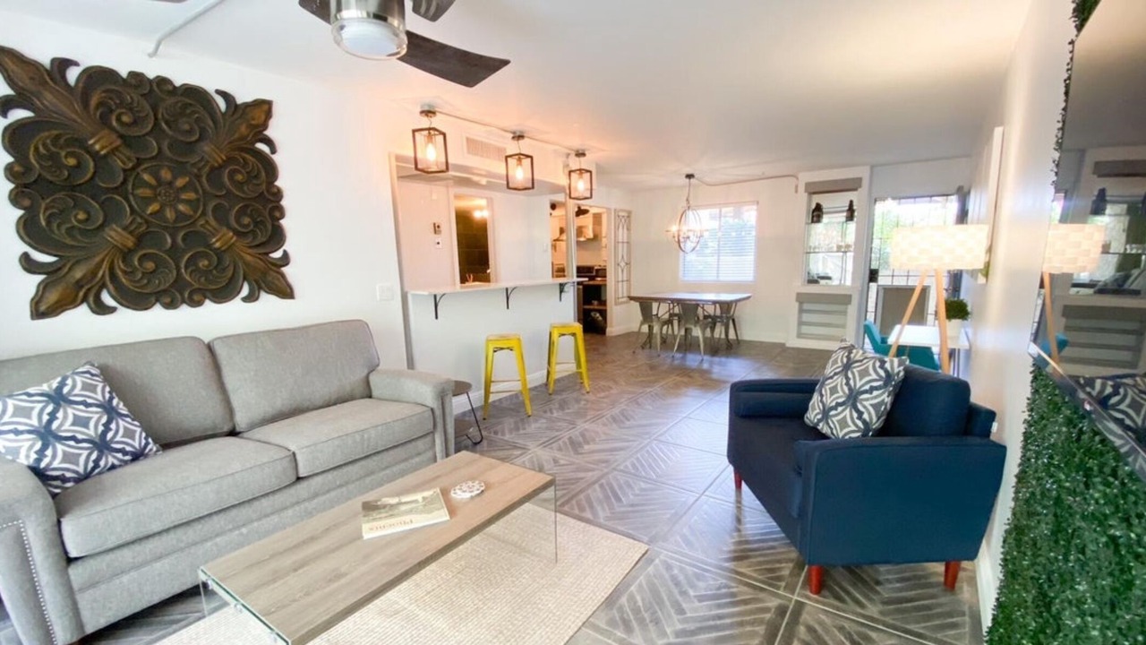 Photo of Livingroom in Entertainment District