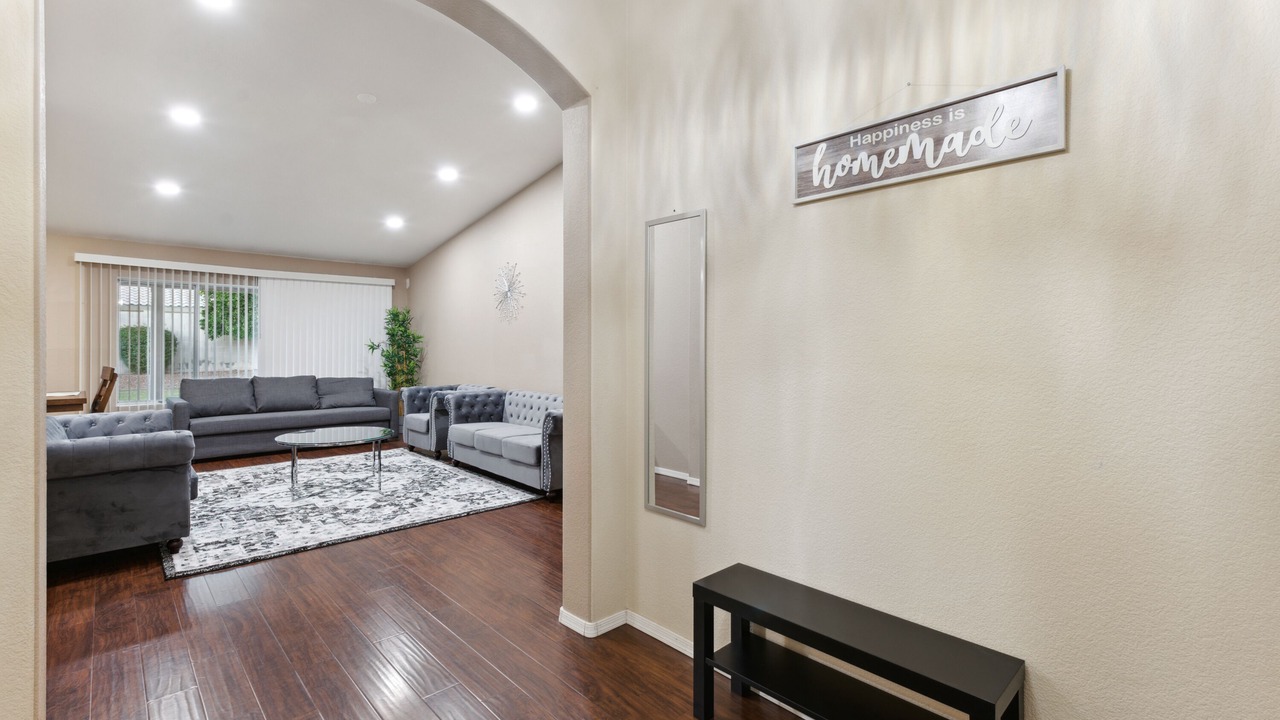 Photo of Livingroom in Paradise Valley Village