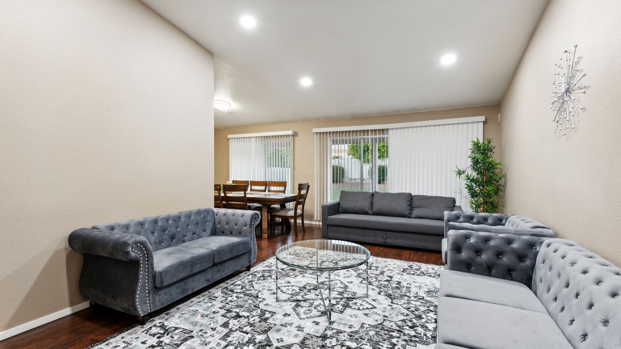 Photo of Livingroom in Paradise Valley Village