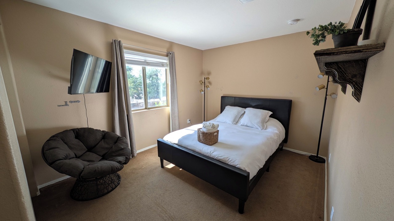 Photo of Bedroom in Flowing Well Neighborhood